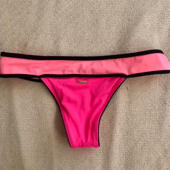 Victoria’s Secret bikini bottom - Picture 1 of 2